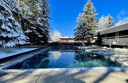 Aspen Condo | Downtown Aspen Riverfront 3BR Luxury Duplex, Pool, Hot Tub, Gym, Walk to Gondola
