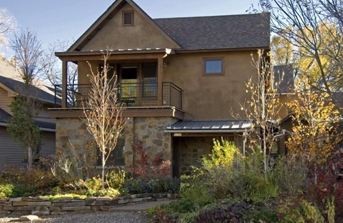 Carbondale Apartment | Downtown Carbondale - Walk in and Feel at Home