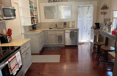 Downtown Vancouver House | Downtown Charming 2-bedroom Bungalow in Carter Park, Vancouver, Wa.off Main. St.