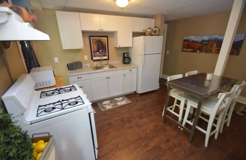 Manitou Springs Apartment | Downtown Manitou Suite