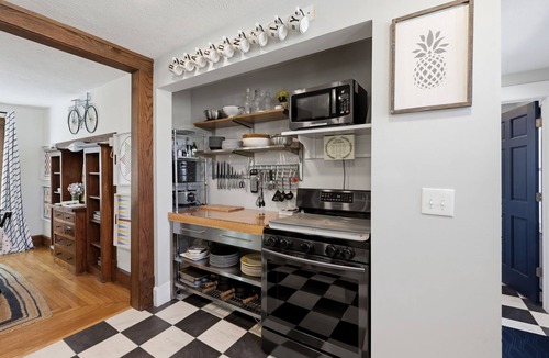 Geneva-on-the-Lake House | Dragonfly Guest House - Heart of GOTL
