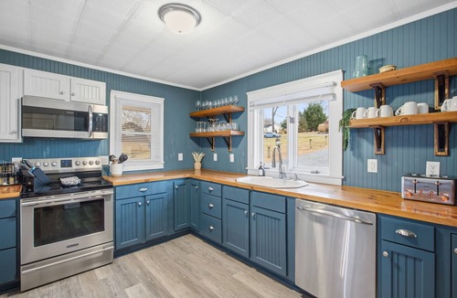 Elkton House | Dreamy riverfront home with sandy beach, hot tub, fire pit, kayaks & fishing