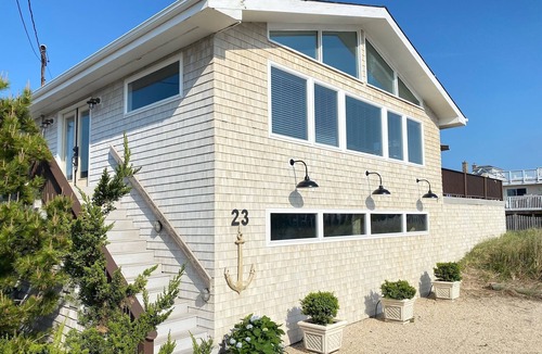 West Hampton Dunes House | DUNE ROAD STEPS TO THE OCEAN - 4 BEDROOM HOME ⛱