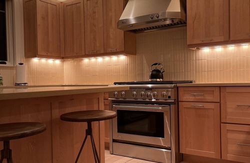 Barnes Landing House | East Hampton: Chic 4 bed, Water Views, Walk to Beach, 5 min drive to Amagansett