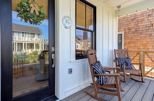 Seabrook House | EASY BREEZY Cottage Seabrook WA! Dog friendly w/Hot Tub