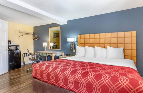 Clovis Hotel | Econo Lodge Clovis