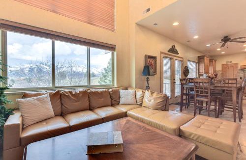 Wolf Creek House | Eden Townhome w/Mtn View + Shuttle to Powder Mtn!