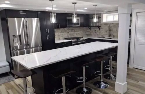 Valley Stream Apartment | Elegant basement apartment 15min from JFK +Parking
