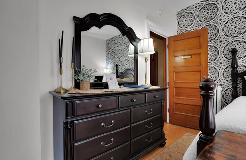 Olean Bed & Breakfast | Elegant Decor, Plush Bedding! Maya Angelou Room