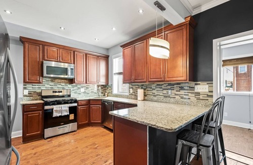 Downtown Baltimore Villa | Elegant Reservoir Hill home with parking sleeps 8