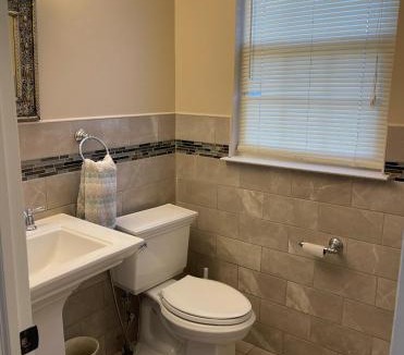 New Castle Villa | Elegant Spacious Family Gem 20 Min to Wilmington