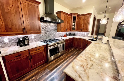 Steamboat Springs Cabin | Emerald Mountain Lodge -Views! Western Bar-Theater-Short walk to the Gondola