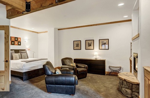 Woodmoor Cabin | Emmett's Peak in Breck | Private Hot Tub, Mountain Views, 5min drive to Slopes/Downtown
