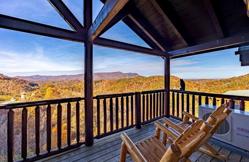 Pigeon Forge Cabin | Enormous Group Cabin with Jacuzzi, Game Room and Stunning Views in Sevierville, Tennessee