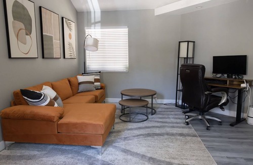 Circle Area House | Entire Home - Hidden Gem