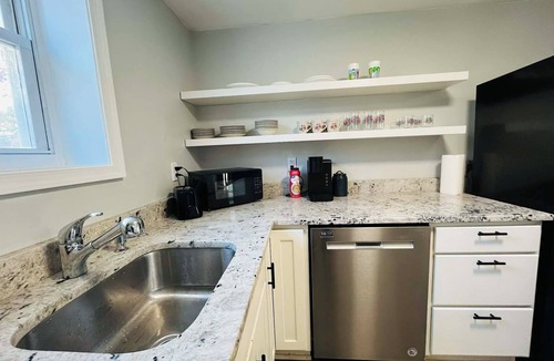 Rossville House | Entire Private Home near Balt City/John Hopkins