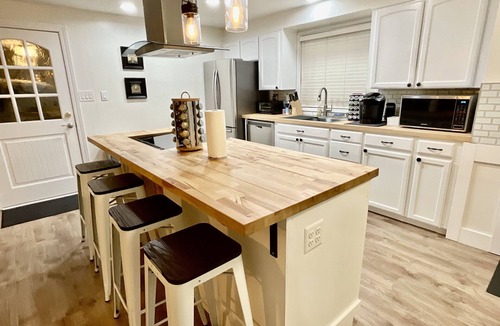 Tigard House | Equipped 3bd/2ba Home with Private Backyard Oasis, Comfort & Convenience Await!