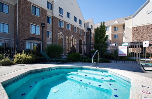 Glendale Condo | Equipped King Suite | Complimentary Breakfast, Outdoor Pool + Shared Hot Tub