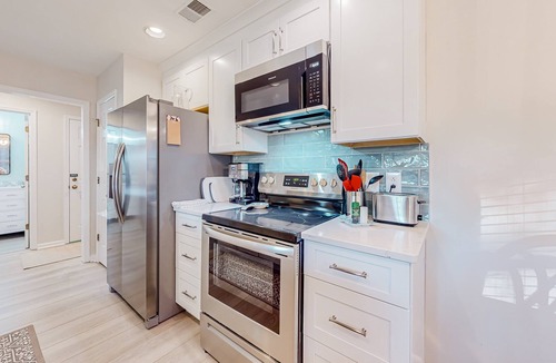 Sea Trail Condo | Ev's Escape,201A: Modern condo with sunroom - dog and snowbird-friendly