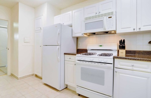 Aurora Highlands Apartment | Executive Apt w/Gym & Comfort