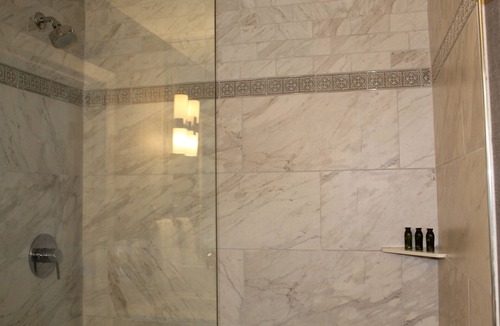 Edina Hotel | Executive Queen Room in Charming Minneapolis Boutique Hotel