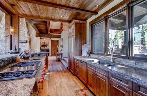 Baldy Mountain House | Experience luxury at Three Sisters Lookout with stunning mountain views & Private Hot Tub!