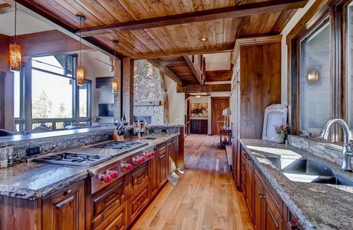 Baldy Mountain House | Experience luxury at Three Sisters Lookout with stunning mountain views & Private Hot Tub!