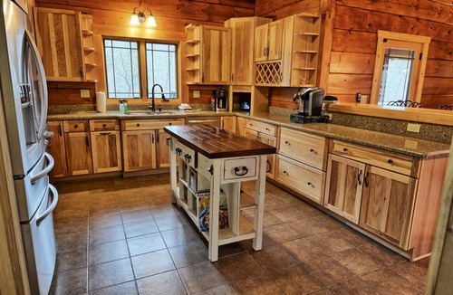 Sugar Grove Cabin | Experience luxury in this 6-bedroom cabin in Sugar Grove, NC, ideal for 12!