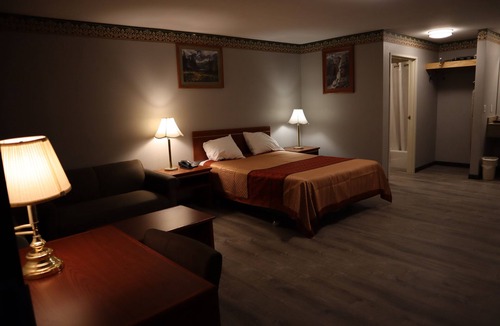 West Eugene Hotel | Express Inn & Suites