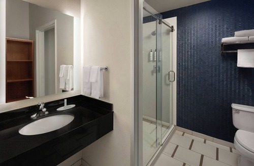Lake Forest Hotel | Fairfield Inn & Suites by Marriott Lake Oswego