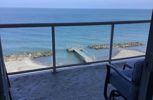 Geneva-on-the-Lake Condo | Family Friendly 2br/2ba Lakefront Condo sleeps 6-pool/beach-rent 3/4th free-ask