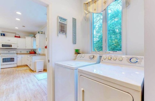 Berlin House | Family-Friendly Home Close to OC w/Furnished Porch, Central A/C, & Free WiFi