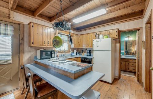 Hiawassee House | Family Lake Days! Mtn-View Cabin in Hiawassee
