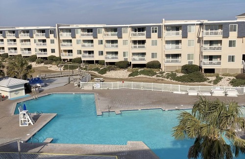 Morehead City Condo | Family resort atmosphere on beautiful Atlantic Beach, North Carolina