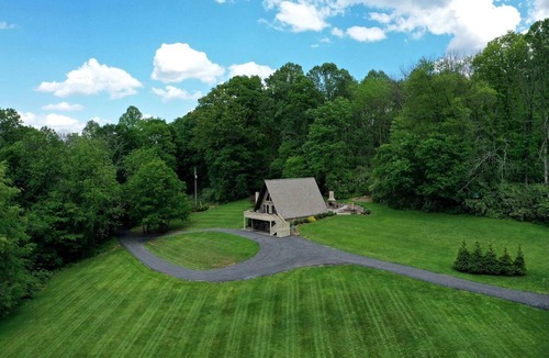Robesonia Cabin | Fantastic A-Frame Cabin for a Couples' Getaway near Robesonia, Pennsylvania