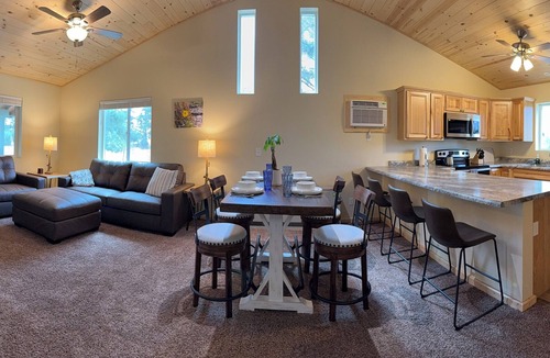Overgaard Cabin | Fantastic cabin retreat for 6 with 2 bathrooms and AC in cozy Heber-Overgaard