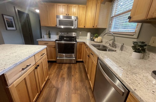 Edray House | FANTASTIC LOCATION! Modern townhome next to Slopes & Village w/parking at door.