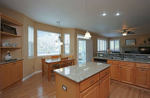 Southwest Colorado Springs House | Fantastic Views,CHEYENNE MTN!Well appointed! 5 Miles to The Broadmoor,Wifi,Cable,AC,Grill,Fire Table