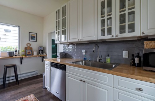 Ballard House | FIFA World Cup 2 bedroom home, loft, 1 bath. Sleeps 5, close to stadiums!