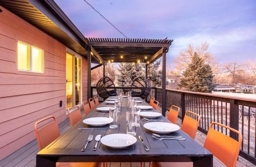 Applewood Villages House | For Families and Large Groups Hot Tub Turf Yard Outdoor Dining and Games