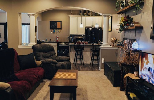 New Holland Apartment | Forget your worries and enjoy some peace in the beautiful Lancaster Guest House.