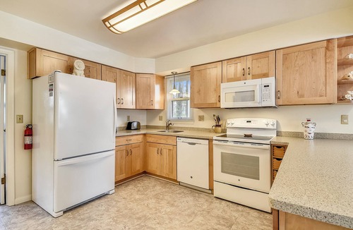 Sandpiper Pines House | Free Golf at Bear Trap Dunes and MORE! Bright and cheery house only a short walk to the beach! Some features include 3 bedrooms plus den, 2 baths