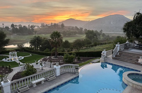 Kit Carson Apartment | French Garden Poolside Retreat -Wine & Safari Park