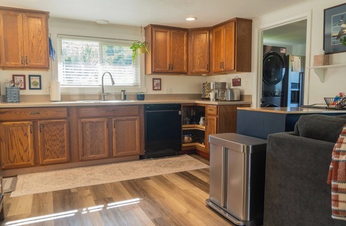 Big Lake House | Full RV Hook-up, DOCK, The Baker View House