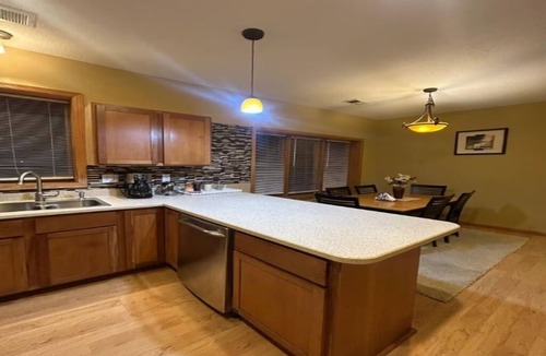 Longfellow House | Fully Equipped Modern 4BR in the Heart of Minneapolis