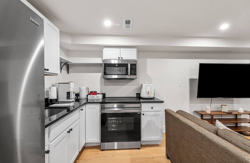 Columbia Heights Apartment | Garden apt sleeps 8 in NW DC w/parking near metro