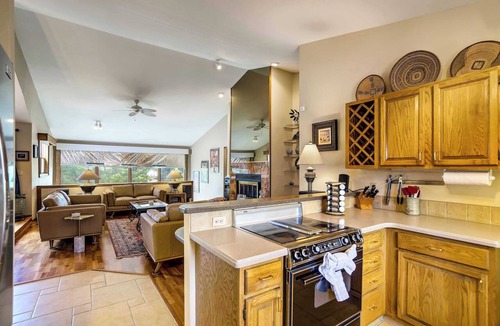 Mountain Shadows House | Garden Trails! Spacious Home by Garden of the Gods