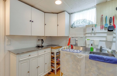 Rossville Apartment | Gateway to Downtown Baltimore! Cozy & Private Unit
