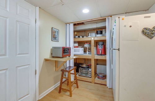 Rossville Apartment | Gateway to Downtown Baltimore! Cozy & Private Unit