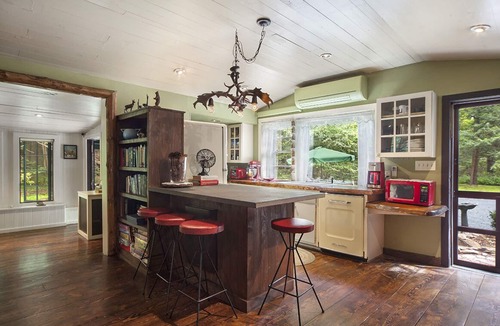 Stroudsburg Cabin | Get cozy at Big Al's Poconos Creek House - Wireless DSL and Trout!